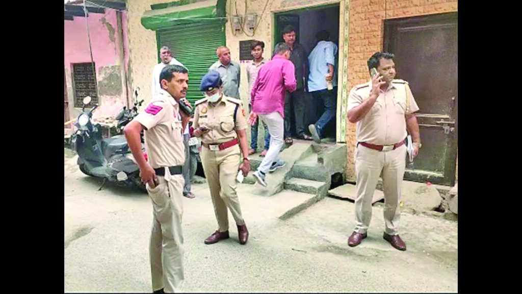 breaking-land-dispute-in-dhar-became-scary-son-attacked-parents-brother-and-sister-in-law-with-a-knife-even-uncle-did-not-survive